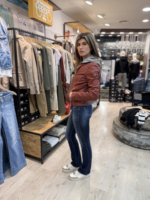 Chaqueta cuero FINJA ROJO Chaqueta cuero FINJA ROJO